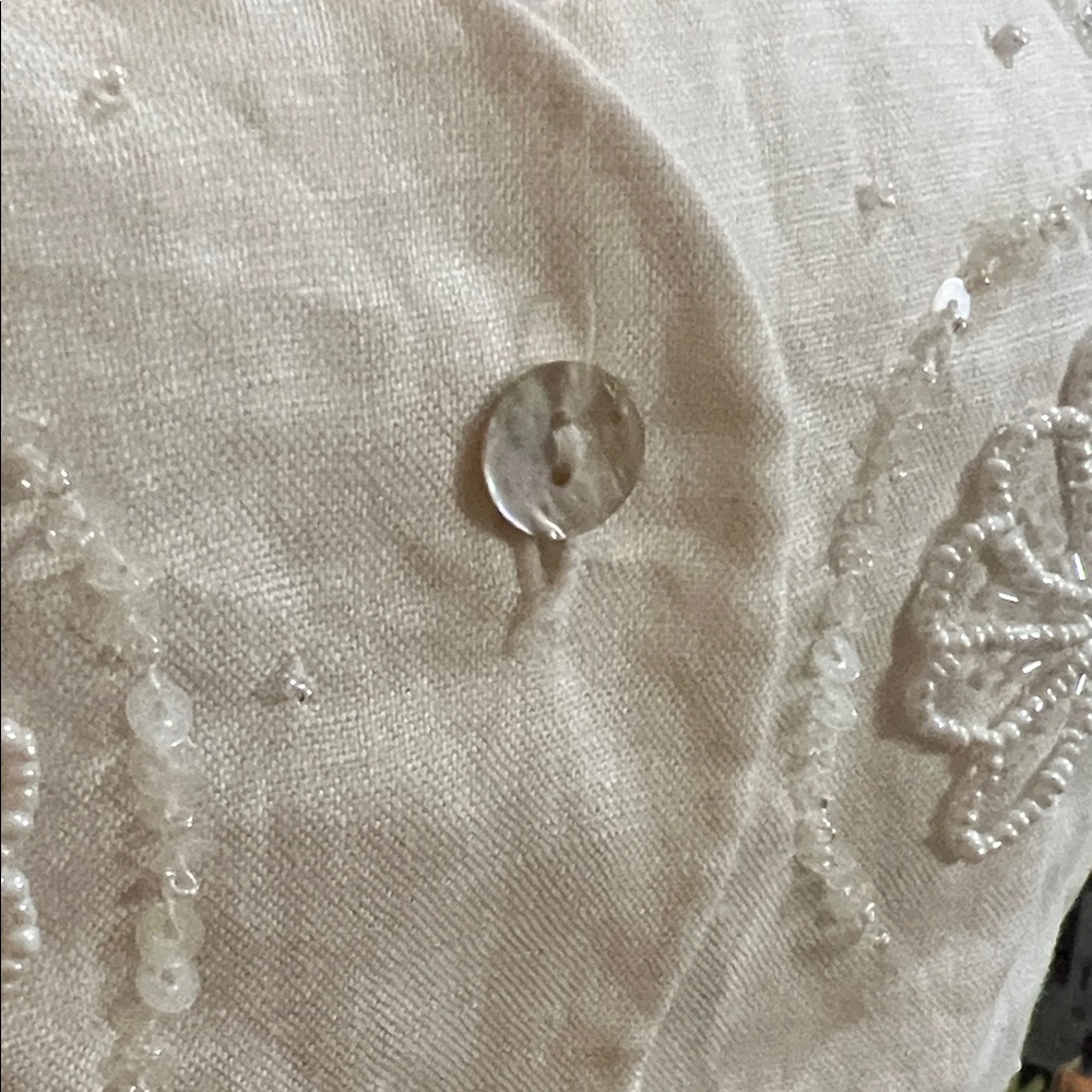 Floral Embroidered Button-Down Blouse (R) - Picture 3 of 8